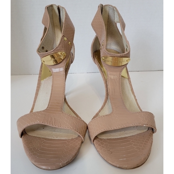 MICHAEL Kors T-Strap shoes. - Picture 2 of 7